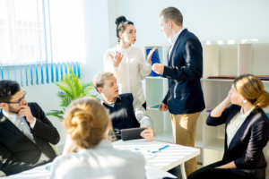 jak radzić sobie z krytyką